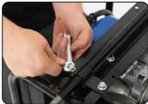 DuroMax XP7500X - Install support legs - 1