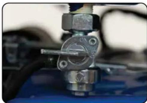 DuroMax XP7500DX - Turn breaker OFF - 1