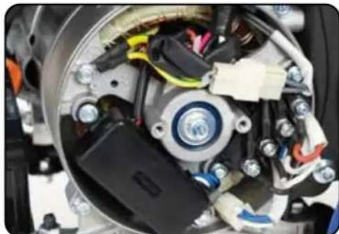DuroMax XP7500DX - Disconnect wires from brush - 1