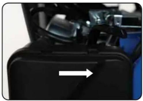 DuroMax XP7500DX - Pull the recoil start - 1