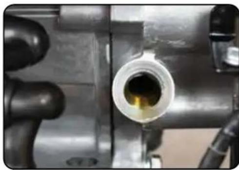 DuroMax XP7500DX - Step 1 - Check the Oil - 2