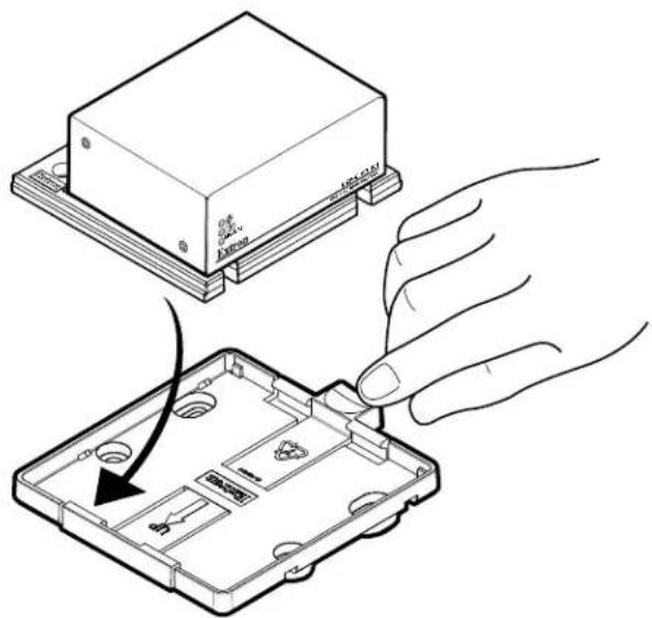 Diagram showing a hand inserting a device into an internal case, with Chinese labels indicating component names.