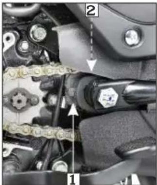 HERO Super Splendor Xtec (2025) - DRIVE CHAIN SLIDER INSPECTION - 1