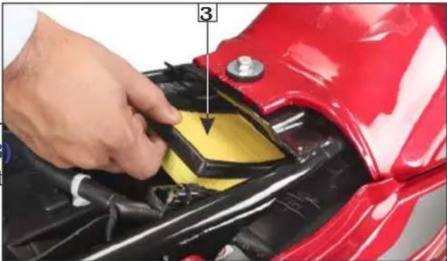 HERO Super Splendor Xtec (2025) - Air cleaner element inspection - 2