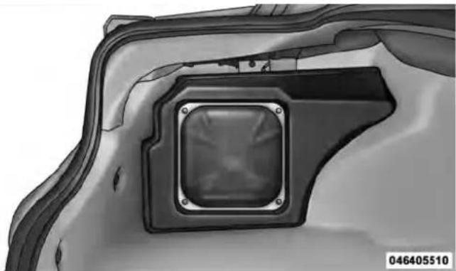 Chrysler 300 SRT (2010) - KICKER® HIGHPERFORMANCESOUNDSYSTEM WITHDRIVER-SELECTABLESURROUND(DSS)-IFEQUIPPED - 1