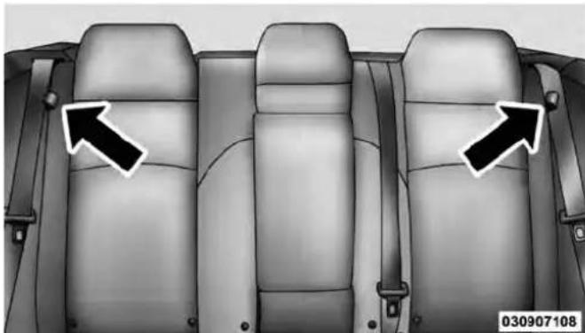 Chrysler 300 SRT (2010) - FoldingRearSeat - 1