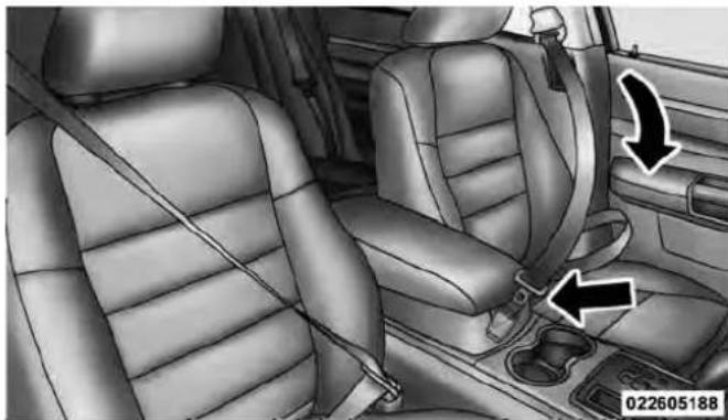 Chrysler 300 SRT (2010) - Lap/Shoulder Belt Operating Instructions - 2
