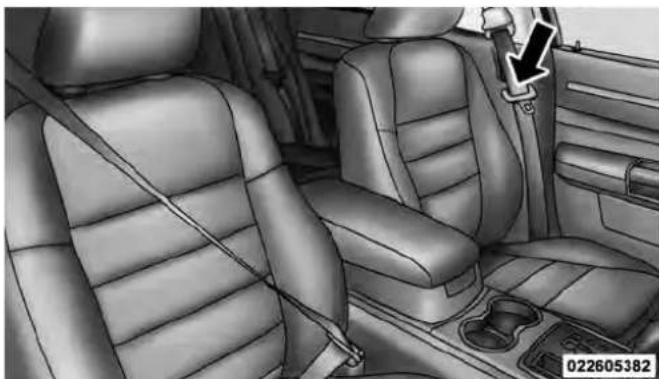 Chrysler 300 SRT (2010) - Lap/Shoulder Belt Operating Instructions - 1