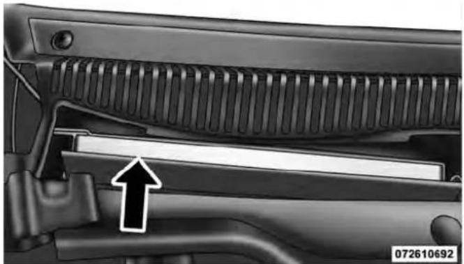 Chrysler 300 SRT (2010) - MAINTAINING YOUR VEHICLE377 - 1
