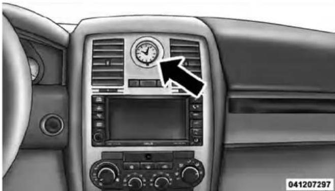 Chrysler 300 SRT (2010) - SETTINGTHEANALOGCLOCK - 1
