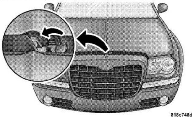 Chrysler 300 SRT (2010) - TOOPENANDCLOSETHEHOOD - 2
