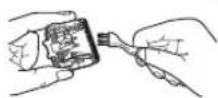 PANASONIC ER2405K - ▶ 將充電器固定於牆壁上 - 1