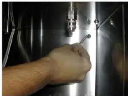 BAUMATIC BEC1SS - Filling the water reservoir - 9