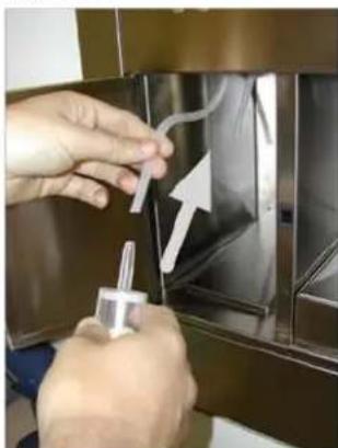BAUMATIC BEC1SS - Filling the water reservoir - 11