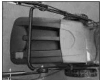 COBRA MX51SPH - MOUNTING AND DISMOUNTING THE GRASS CATCHER - 3