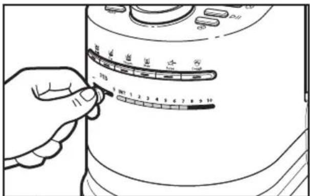 Diagram showing a hand holding a device with numbered buttons and a scale, likely for measurement or labeling.