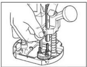 BLACK & DECKER KW800E - EEN STUK HOUT GEBRUIKEN - 1