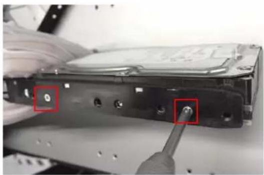 Hikvision DS-A82024D - HDDInstallation - 6