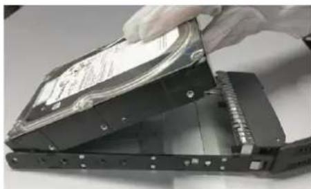 Hikvision DS-A82024D - HDDInstallation - 4