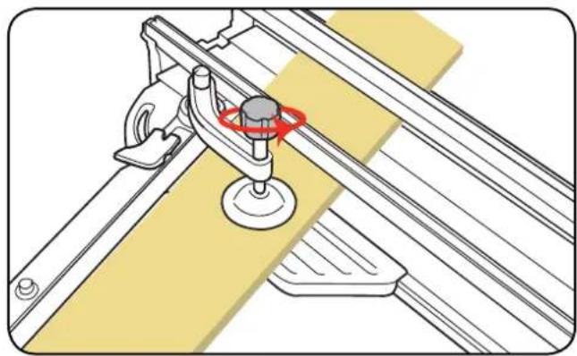 Ozito PCR-2100 - The mitre base is used to make precise, mitred cuts. - 5