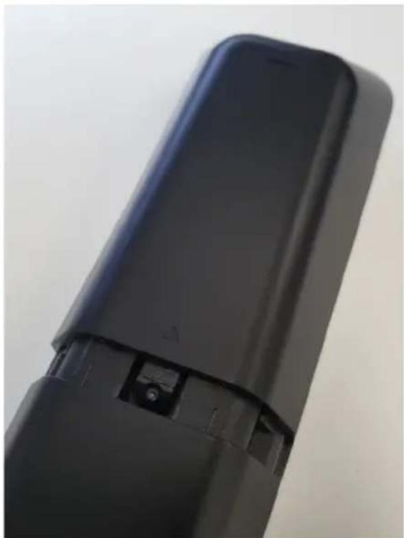 EKO K55USG - OPENING REMOTE BATTERY COMPARTMENT TO REPLACE BATTERIES - 1