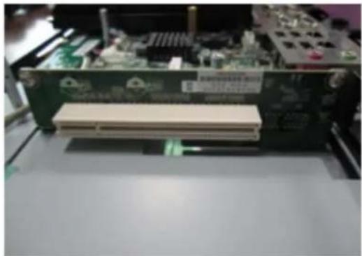 Advantech PPC-4211W - Installing the Riser Card - 5