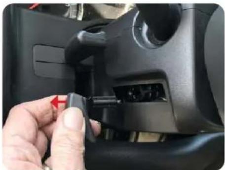 Stinger SR-GM14H - Part Five: Lower Steering Column Cover Removal (Optional) - 2