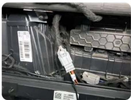 Stinger SR-GM14H - Part Two: Factory Rear Camera Retention Harness (CAM-GM51-HAR) - 1