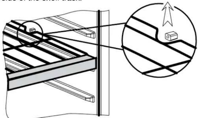 EDGESTAR VBR440 - To remove the shelves: - 1