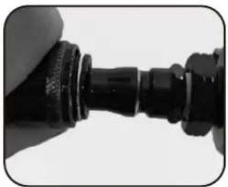 Ozito ACO-PRO - CONNECTING TO COMPRESSOR - 4