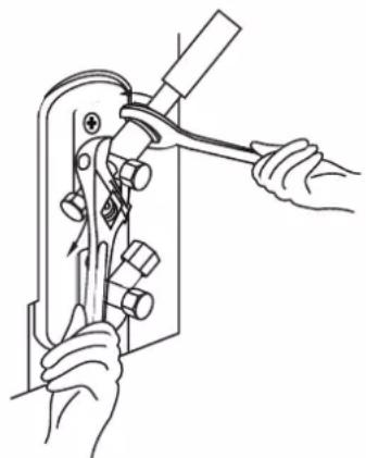 SVAN SVAN2009 - USE UNA LLAVE PARA SUJETAR EL CUERPO PRINCIPAL DE LA VÁLVULA - 2