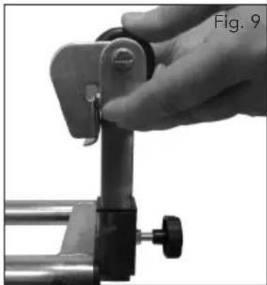 Ozito MSS-003 - Adjusting the Work Support Rollers - 1