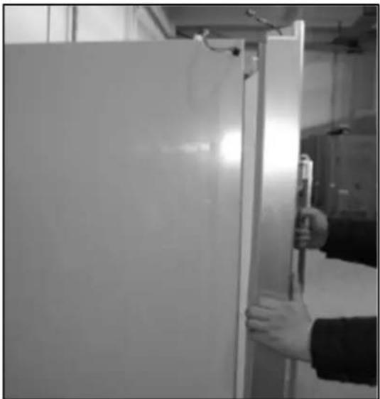 BAUMATIC B25SE - Removing the fridge and freezer doors - 7