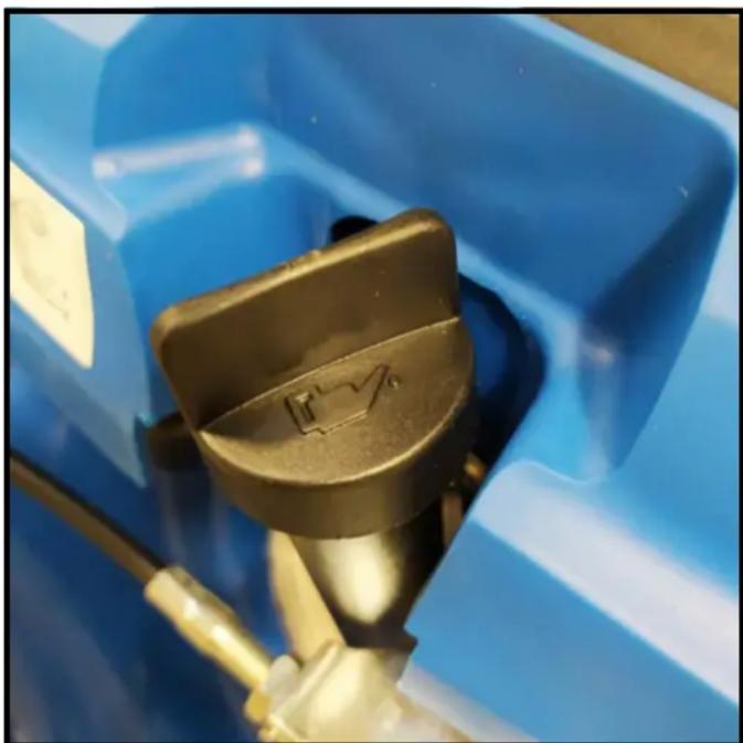 HYUNDAI HYM430SPR - Checking Oil Level - 1