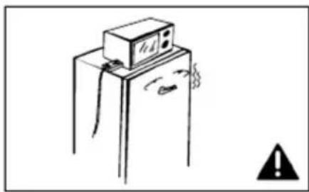Simple line drawing of a refrigerator with a monitor and fan, showing airflow and warning symbol (no text or labels)