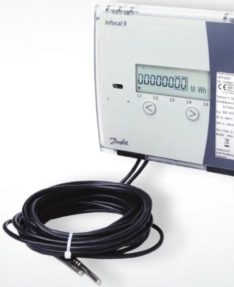 Infocal 9 1 00000000 M Wh L1 L2 L3 L4 L5 Danferts File: K-CCM 187919007 SN: O29083 CE M1 ST 2621 6885 System 1: U2 Installation: R 2,5 l/pui q1: 420 m³/h Ø: 0..160 °C ΔE0: 3..150 K Acc. Class 2 PI500 IP65 Danfiss A/S M3JP Nordborg Denmark