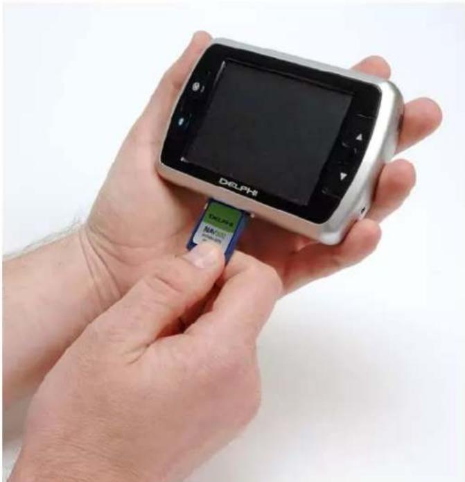 Delphi NAV300 - Inserting an SD Card - 1