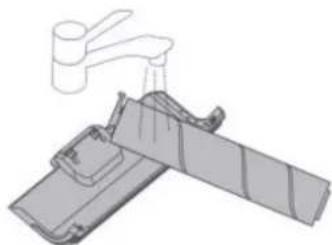 Heinner HSVC-M18WH3in1 - Почистване на капака на четката за подове и на въртящата се четка. - 2
