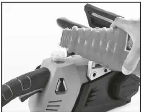 Draper D20 - Please use only biologically-based chainsaw oil, i.e. oil which is 100% biologically decomposable. - 1