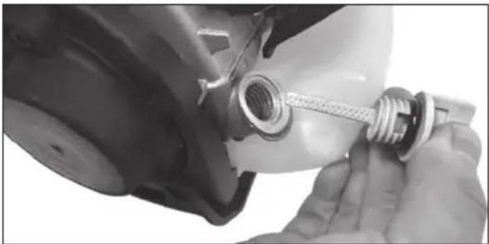 Draper GTP34 - Changing the Engine Oil (Fig.29) - 1