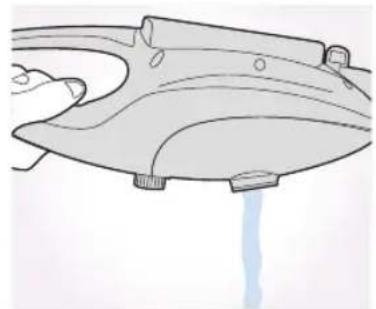 VAX Steam Classic VX69 - Emptying the water tank - 2