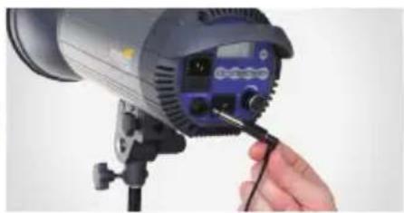 Vello FreeWave Fusion Basic 2.4 GHz - WIRELESSLY TRIGGER A STUDIO FLASH - 2