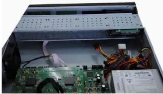 Clover Electronics CDR0420 - Installing Hard Disk Drive - 3