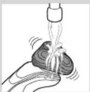 PHILIPS Series 5000 S5080 - Cleaning the shaver under the tap - 1