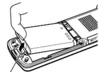 Diagram showing a hand inserting a battery into a mobile phone casing, with visible internal components and angle measurement.
