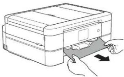 BROTHER DCP-J567N - トレイの挿入口に残っている用紙をゆっくり引き抜く - 1