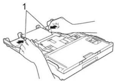 BROTHER DCP-J572N - 幅のガイド(1)を用紙にぴったりと合わせる - 1