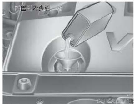 HYUNDAI Veracruz (2015) - 엔진 오일량 점검 및 보충 - 1