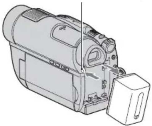 SONY Handycam DCR-DVD910 - Para extraer la batería - 1