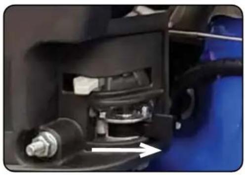 DuroMax XP702HP - Place funnel below drain port - 1